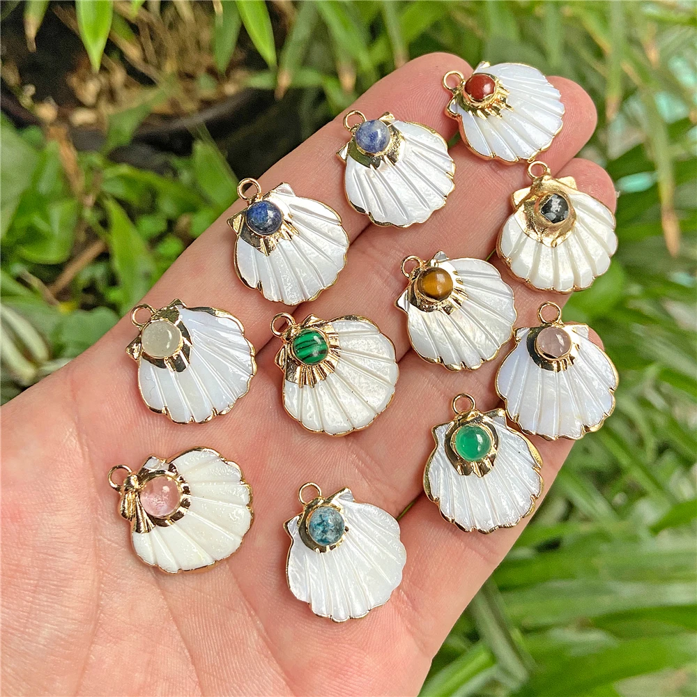 Jakobs muschel förmiger Muschel anhänger mit Natur kristalls tein, eingelegt mit weißen Muschel stücken, Schmuck zubehör anhänger für DIY-Halskette Image