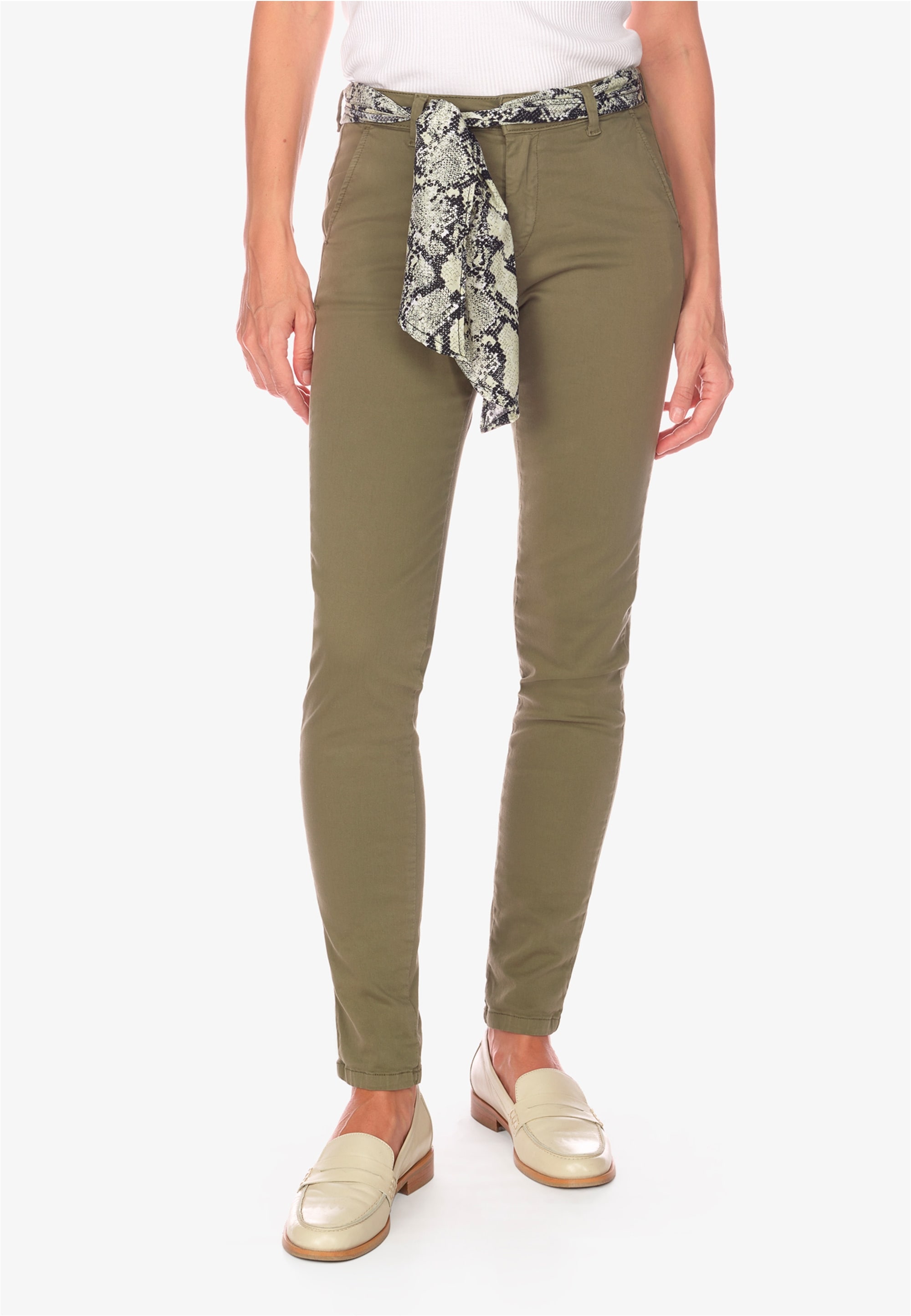 Chinohose LE TEMPS DES CERISES "DYLI 5", Damen, Gr. 27, EURO-Größen, grün, 98% Baumwolle, 2% Elasthan, unifarben, lang, Hosen Chinohose, mit paspelierten Gesäßtaschen