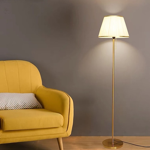 Moderne Stehlampe für Wohnzimmer, höhenverstellbare Stehlampe mit Messingsockel, hohe Stehlampe aus Goldmessing mit weißem Leinenschirm zum Lesen, Schlafzimmer, Zugkettenschalter, inklusive Image