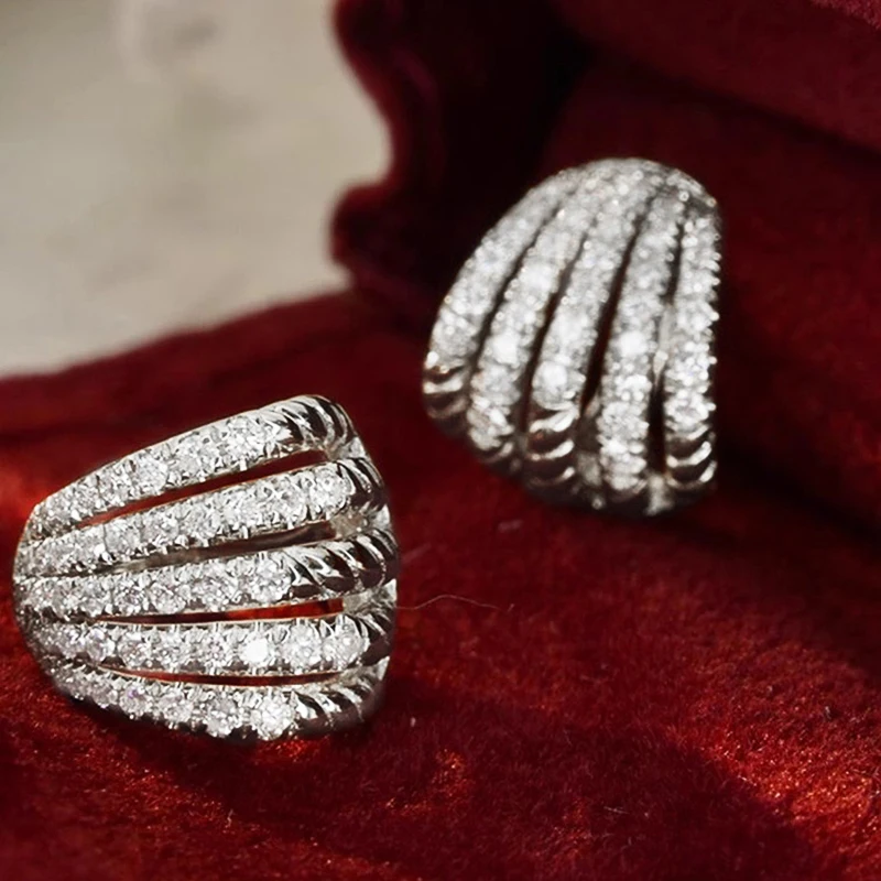 Huitan Aussage Weibliche Ohrringe Klaue Geformt Zirkonia Creolen Moderne Mode frauen Zubehör Neue Trendy Schmuck Image