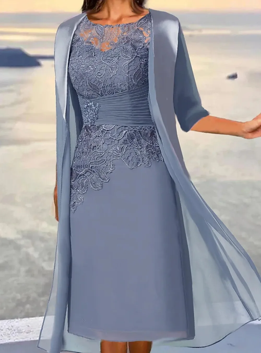 Maßgeschneidertes Kleid für die Brautmutter, mittellang, grau, blau, langärmelig, Blumenstickerei, geschichtete Falten, Herbst-Rundhalsausschnitt, elegant