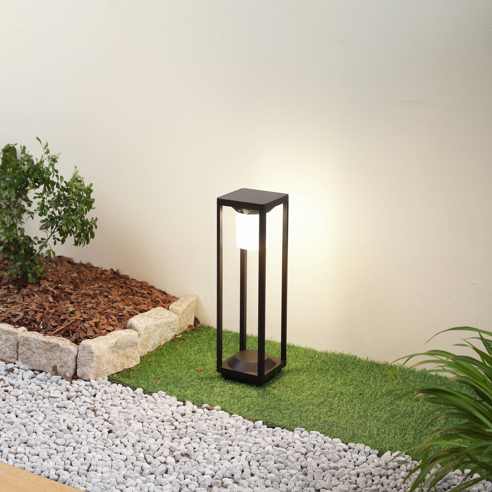 Lucande LED-Solarwegeleuchte Nilea, 50 cm, schwarz, Sensor Nilea, schwarz, Aluminium, Modern, Solarleuchten