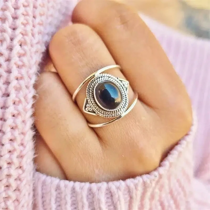 Huitan Böhmen Stil Oval Imitation Opal Ring für Frauen Weiß/Schwarz Luxus Hochzeit Bands Zubehör Temperament Dame Schmuck Image