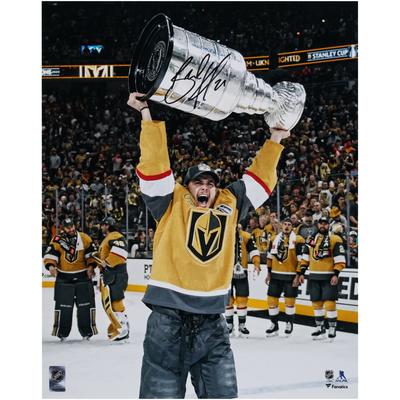 Brett Howden Vegas Golden Knights signiertes Stanley Cup-Siegerfoto 2023, 16 x 20 Zoll, Raising Cup Image