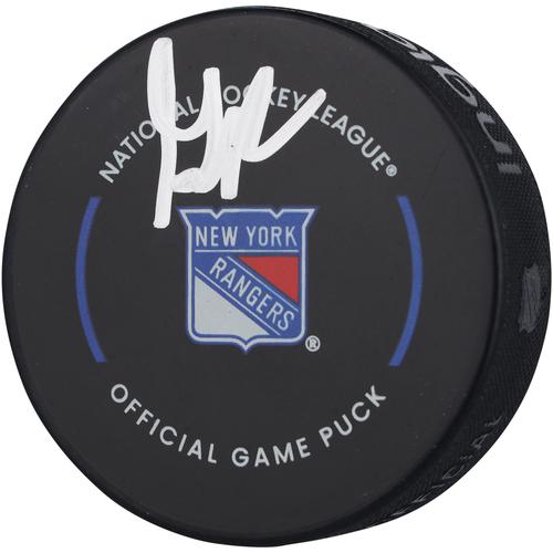 Von Gabe Perreault signierter offizieller Spielpuck der New York Rangers