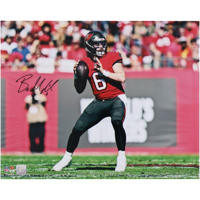 Baker Mayfield, Tampa Bay Buccaneers, signiertes Wurffoto, 16 x 20 Zoll Image