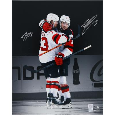 Signiertes 16 x 20 Zoll großes Jubiläumsfoto von Nico Hischier und Tyler Toffoli, New Jersey Devils Image