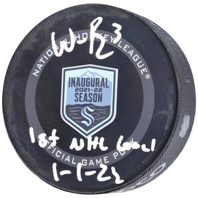 Von Will Borgen signierter offizieller Spielpuck der Seattle Kraken mit der Aufschrift „1st NHL Goal 1-1-22“ Image