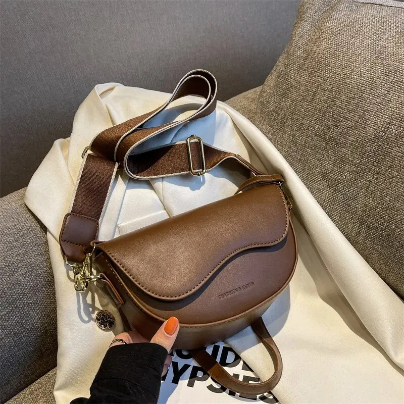 Femmes Vintage couleur unie rabat petite selle épaule sous les bras sac mode en cuir PU large sangle sac à bandoulière