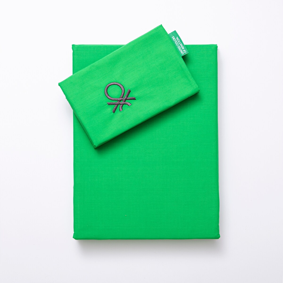 Benetton - 2-teiliges Bettwäscheset (Bettbezug 135 x 200 cm + Kissenbezug 80 x 80 cm), 200 Tc, 100 % Baumwolle, grün und grau, neutral Image