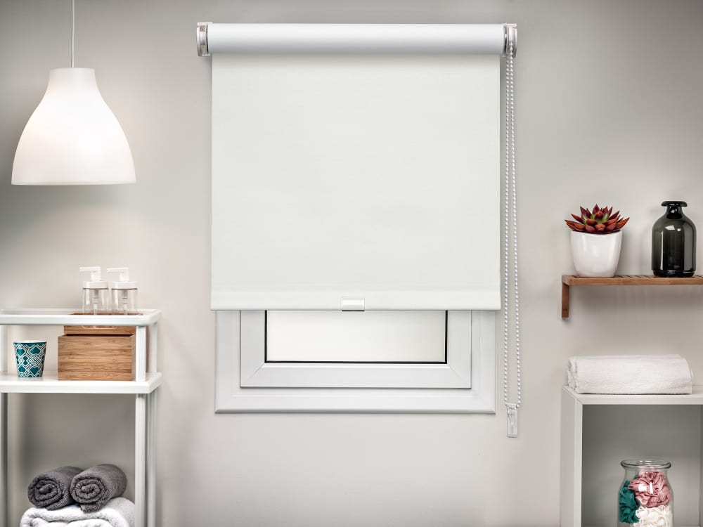 Store enrouleur occultant 135 x 250 blanc