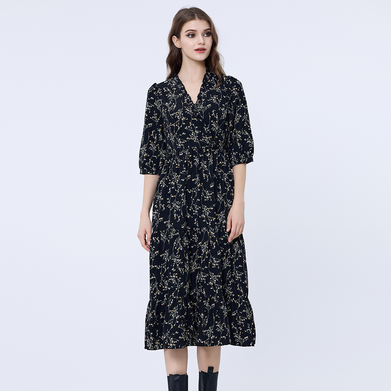 Kleid mit Liberty-Print in Herzform und Rüschenausschnitt Image