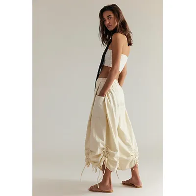 We The Free Lily Fields Cinch Jeans at Free People in Blanco, Size: Large