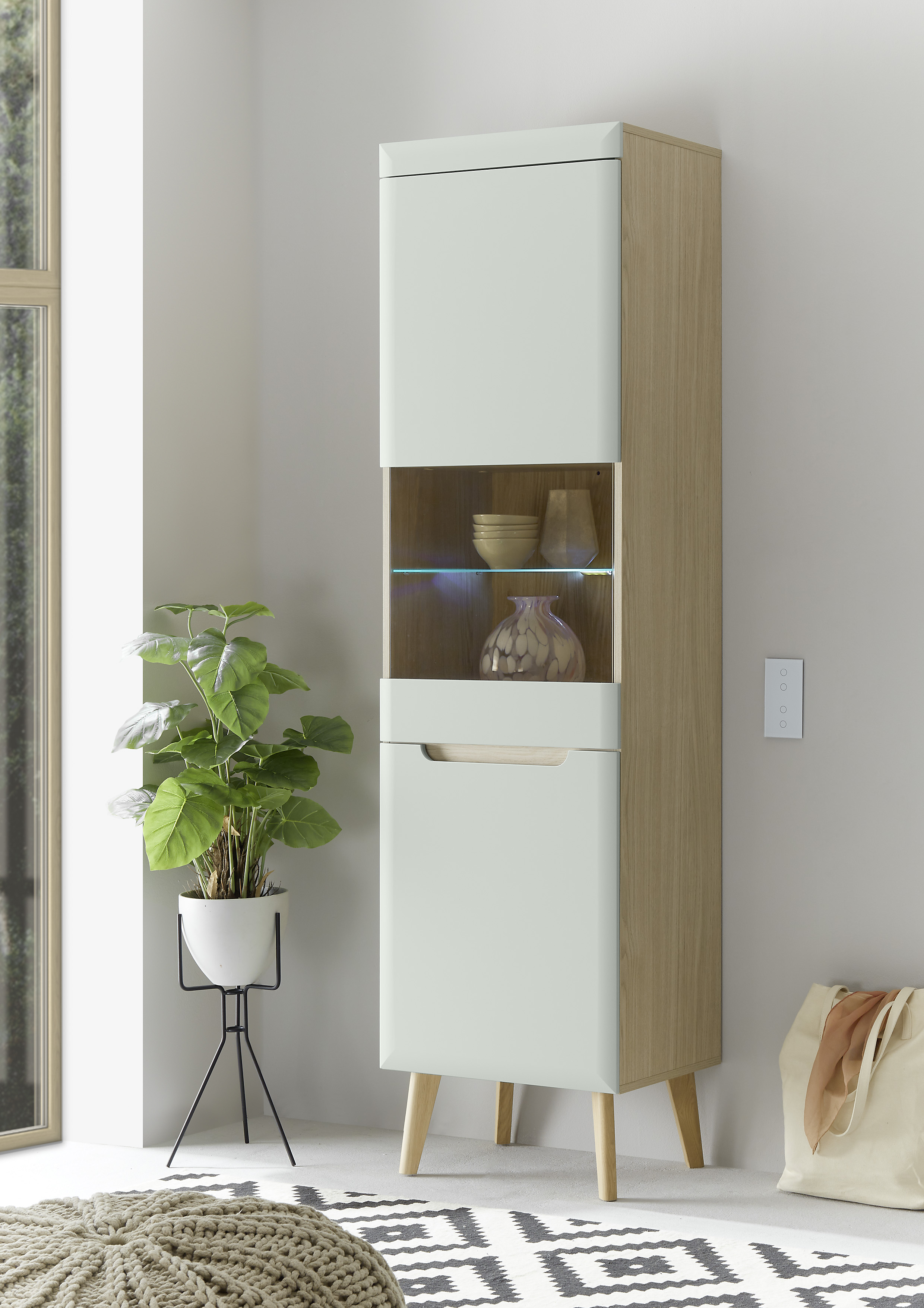 Vitrine INOSIGN "Torge, Hochschrank, Glasvitrine, Standvitrine, Vitrinenschrank", grün (pistazie), B:53cm H:197cm T:40cm, FSC-zertifizierter Holzwerkstoff, Schränke, Vitrine, in drei verschiedenen Farben verfügbar, Glastür & -boden, 53 cm breit