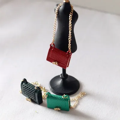 Gli accessori di moda per borse in metallo in miniatura per case delle bambole decorano la