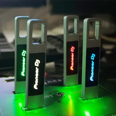 Kostenloses individuelles Pioneer DJ-LOGO, farbiges LED-Licht, Metall, USB 2.0-Flash-Laufwerk, 4 GB, Image
