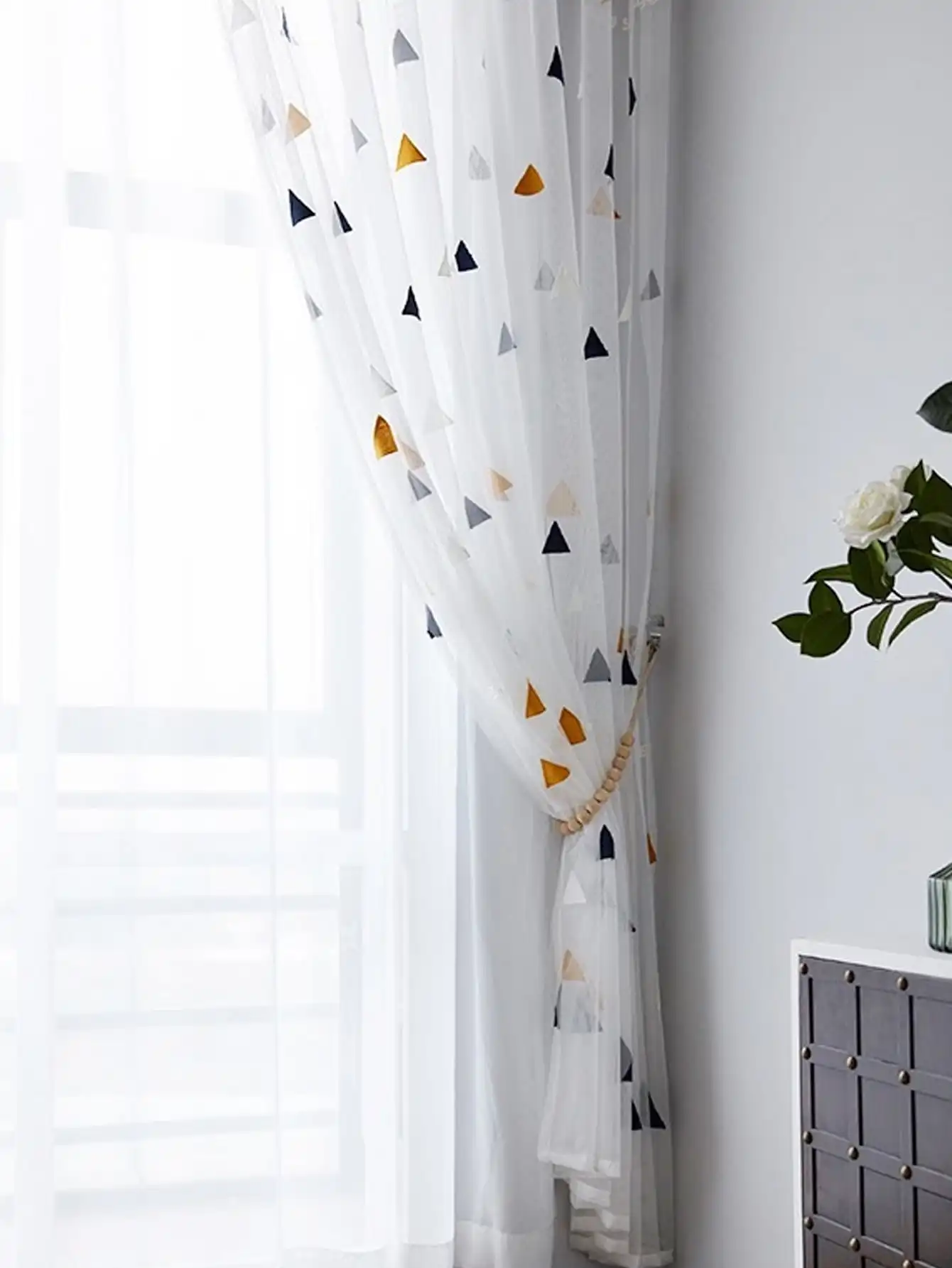 Jianou atmungsaktiver staubdichter dreieckiger bestickter Gazevorhang für Schlafzimmer und Wohnzimmer, 1 Stück Image