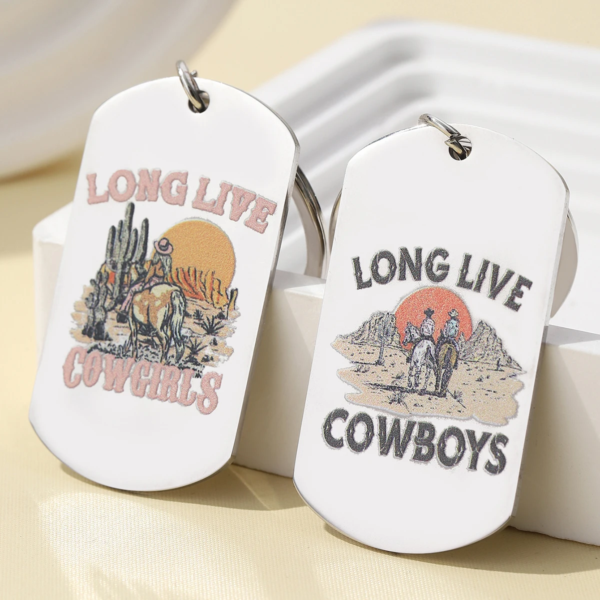 1 Stück Western-Schlüsselanhänger „Long Live Cowgirls and Long Live Cowboys“ – rosa Cowboy-Girl-Cowboy-Geschenk-Schlüsselanhänger, Western-Schlüsselanhänger mit Kapuze Image