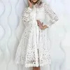 Elegante Frauen weißes Spitzen kleid Langarm Einreiher Stickerei binden A-Linie Shap großen Saum mit