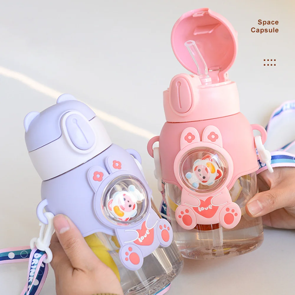 600ml Cartoon Kinder Wasser flasche Kunststoff Wasser becher mit Strohhalm für Kinder Schule auslaufs icher im Freien Trink flasche Becher Image