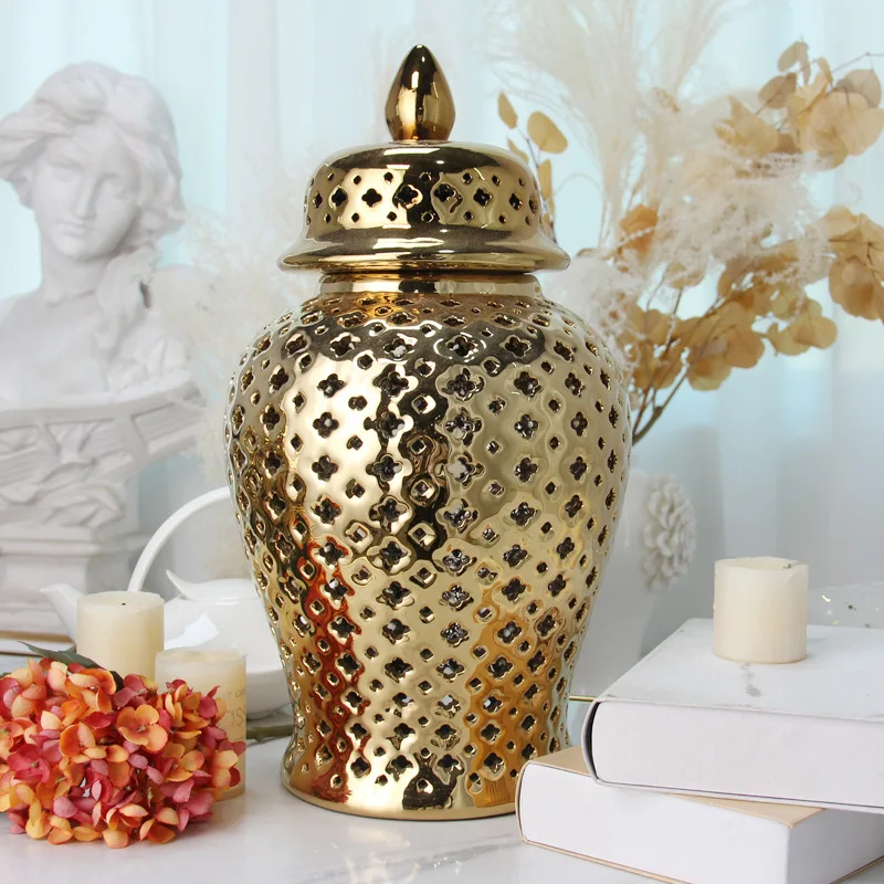 Durchbohrte goldene Keramik vase Ingwer glas mit Deckel aushöhlen Vorrats glas Knospe Vase geschnitzte Gitter Tempel glas für Zimmer nach Hause dekorativ Image