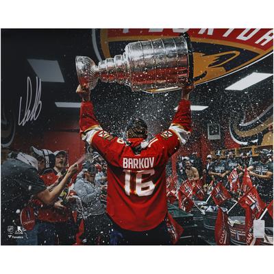 Aleksander Barkov, Florida Panthers, signiertes Foto des Stanley Cup-Siegers 2024, 16 x 20 Zoll, Umkleidekabine, Raising Cup Image