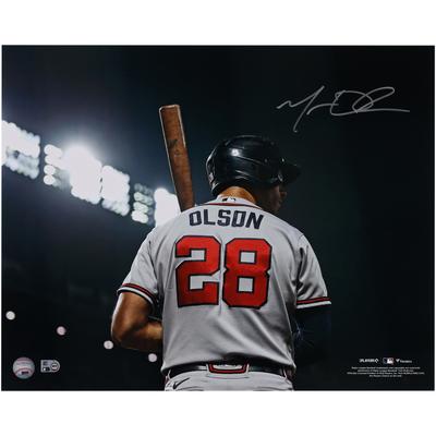 Matt Olson, Atlanta Braves, signiertes graues 16 x 20 Zoll großes Trikot mit Fledermausfoto Image