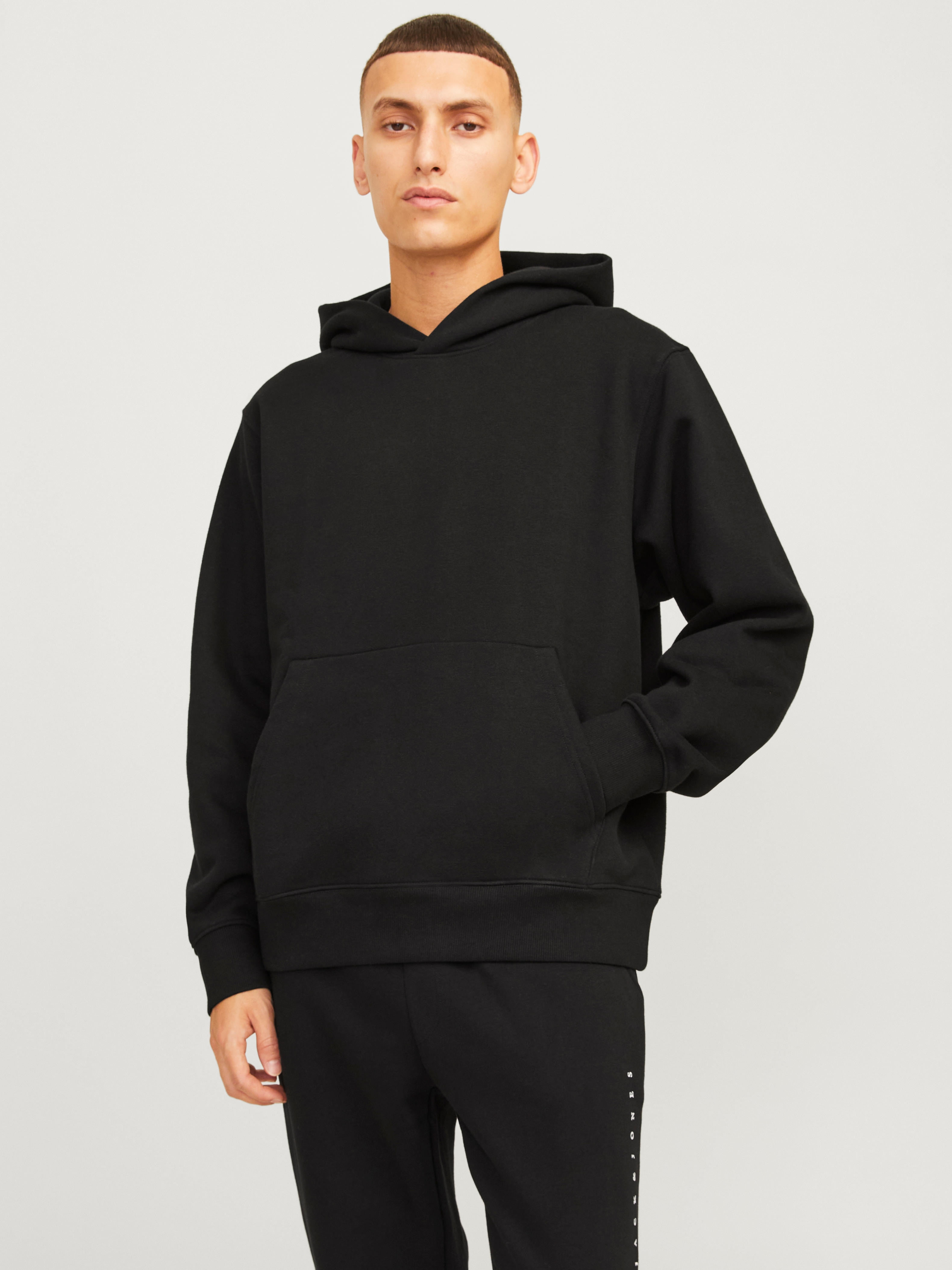 Kapuzensweatshirt JACK & JONES "JJEURBAN EDGE SWEAT HOOD NOOS", Herren, Gr. L, schwarz, angeraute Sweatware, Obermaterial: 70% Baumwolle, 30% Polyester, unifarben, relaxed fit taillenbedeckt, ohne Ausschnitt, Rippbündchen, Sweatshirts, mit...