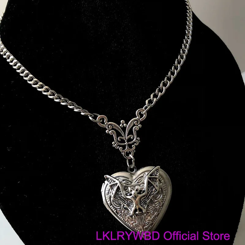 Gothic Fledermaus Medaillon Halskette, Gothic Schmuck, Gothic Halskette, Fledermäuse, Halloween Vampir Party Schmuck, passend für Fledermaus Liebhaber Geschenk Image