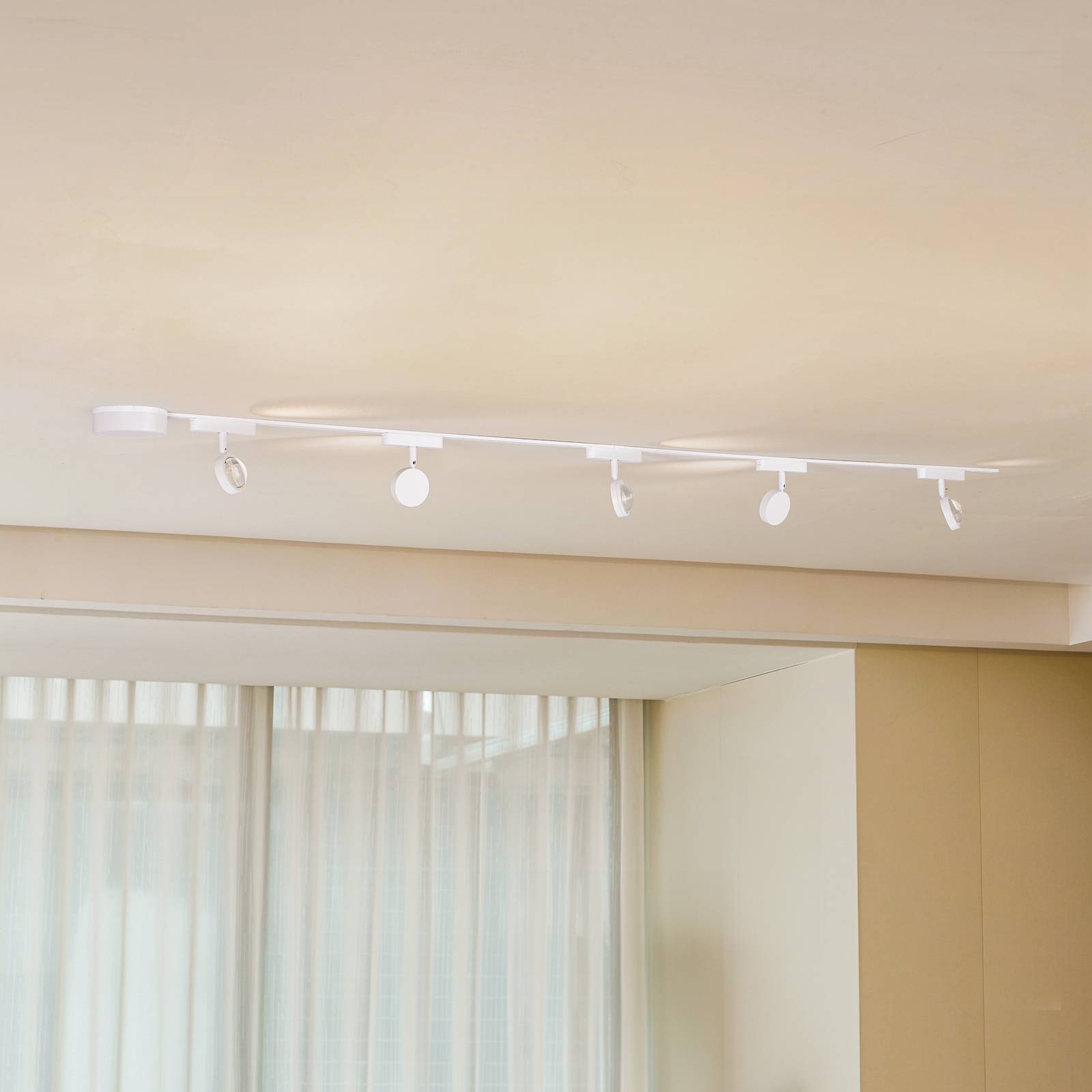 Schienensystem 48 V Lumaro, Spots,5-flg., weiß,Ø7cm,dimmbar Lumaro 48V Lindby, dimmbar, weiß / opal, für Wohn- / Esszimmer, Aluminium, Modern