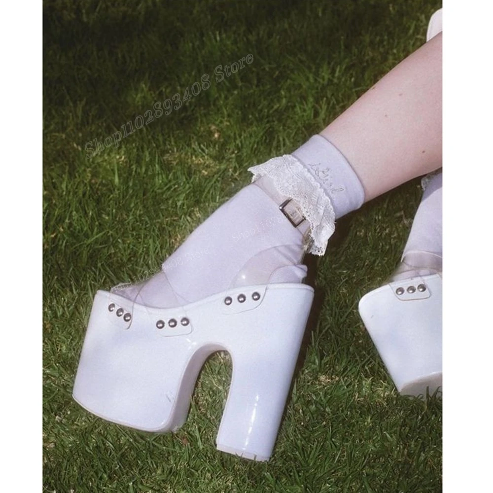 Weiße PVC wasserdichte runde Nieten Sandalen klobige High Heel Knöchel schnalle neues Design Damenschuhe sexy Zapatos Para Mujere