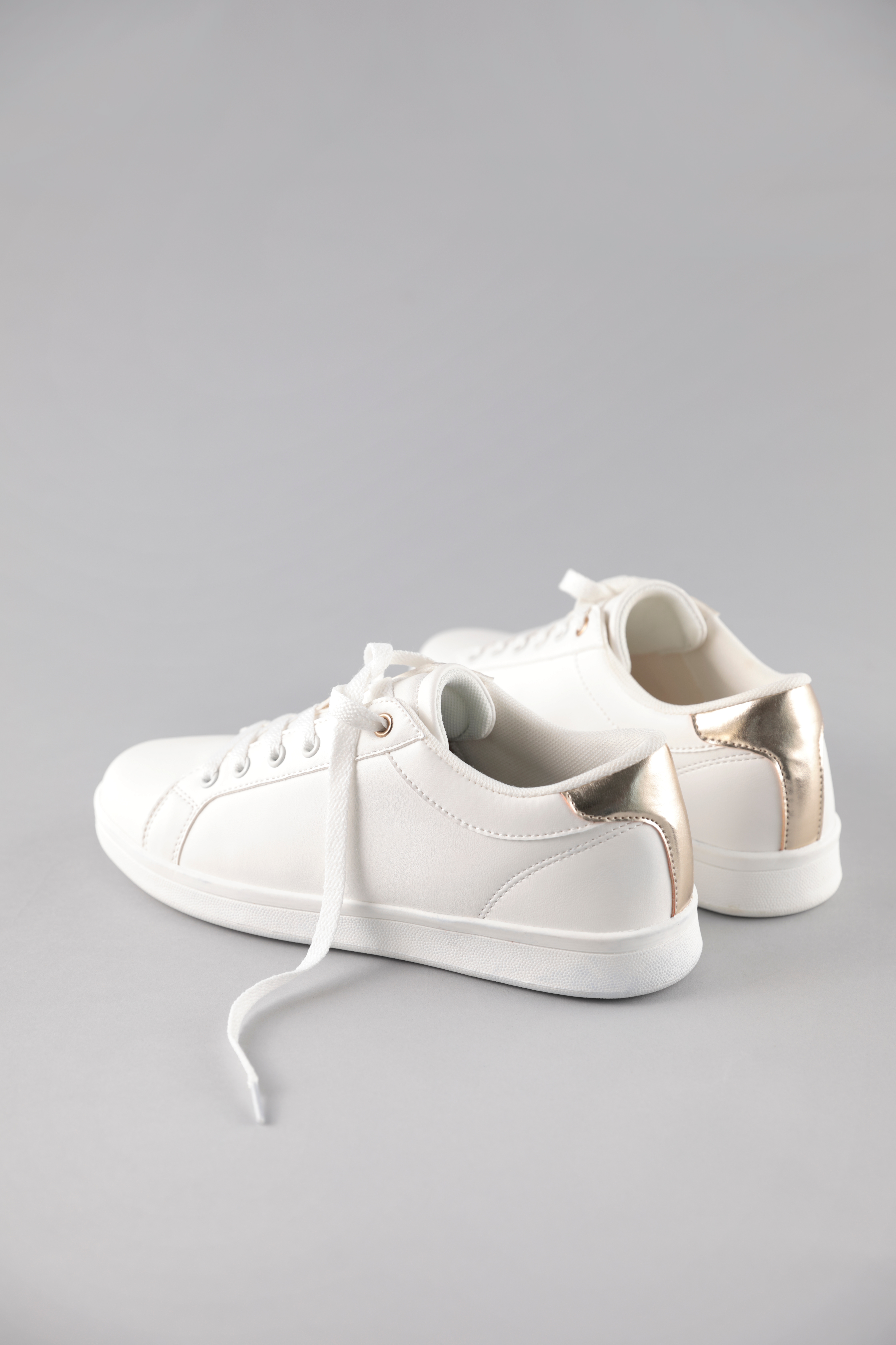 Sneaker ANISTON SHOES, Damen, Gr. 40, gold (weiß, goldfarben), Lederimitat, Schuhe Skaterschuh Sneaker low Retrosneaker, Schnürschuh, Freizeitschuh mit Metallic-Akzent - NEUE KOLLEKTION