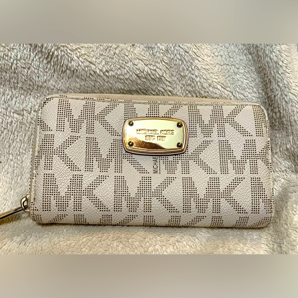 Michael Kors Bags | Auth Michael Kors Wallet Mk Signature Vanilla Logo Plate | Color: Cream | Size: 3 1/2 X 7
