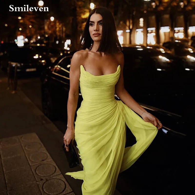Smileven Gelbes Chiffon-Abschlussballkleid in A-Linie, trägerlos, Falten, Seitenschlitz, knöchellang, formelle Party-Kleider, sexy Damenmode, individuell