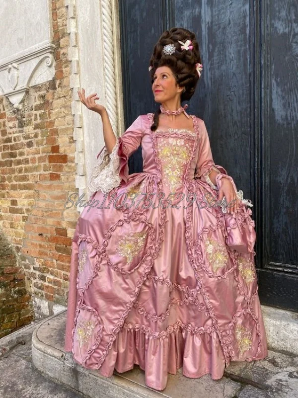 Elegante rosa Gothic-Abschlussballkleider im Vintage-Stil im Marie-Antoinette-Stil, Stickerei, plissiert, ausgestellte Ärmel, Puffy-Saum, Krawatte, Party-Custom