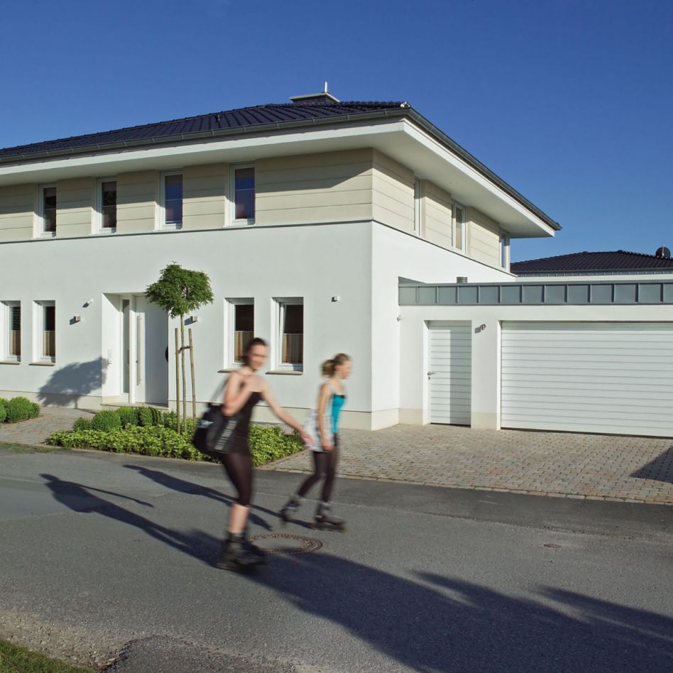 HÖRMANN Sektionaltor LPU42 mit Zarge S-Sicke verkehrsweiß, Zarge mit N-Beschlag, 2375x2125 mm Image