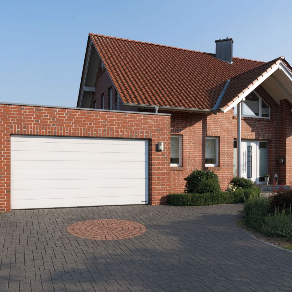 HÖRMANN Sektionaltor LPU42 mit Zarge M-Sicke verkehrsweiß, sandgrain, 2375x2000 mm,Zarge mit L-Beschlag Image