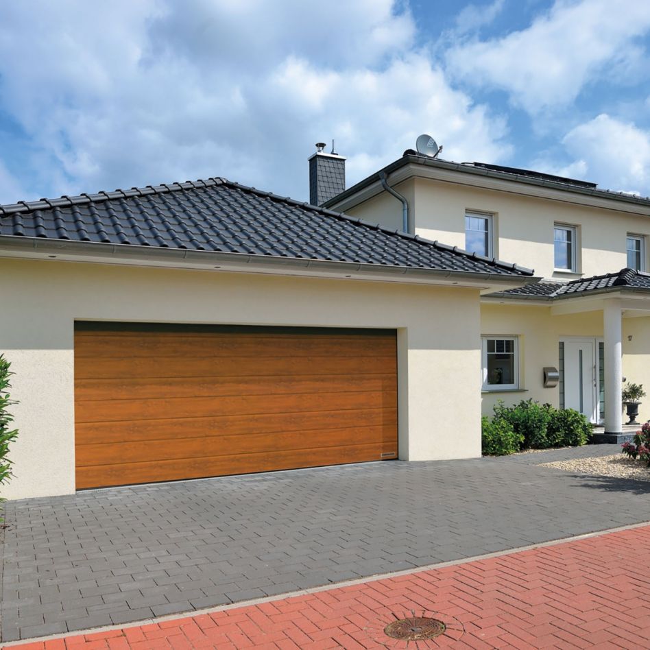 HÖRMANN Sektionaltor LPU42 mit Zarge M-Sicke golden oak, Zarge mit N-Beschlag, 2315x1900 mm Image