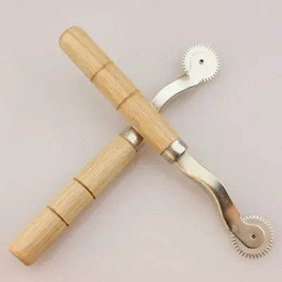 1pc Sewing Tool Kit Accessories Handle Practical Serrate Edge Pattern Tracer Tracing Tailor Chalk Wheel Tailor Stitching Marker