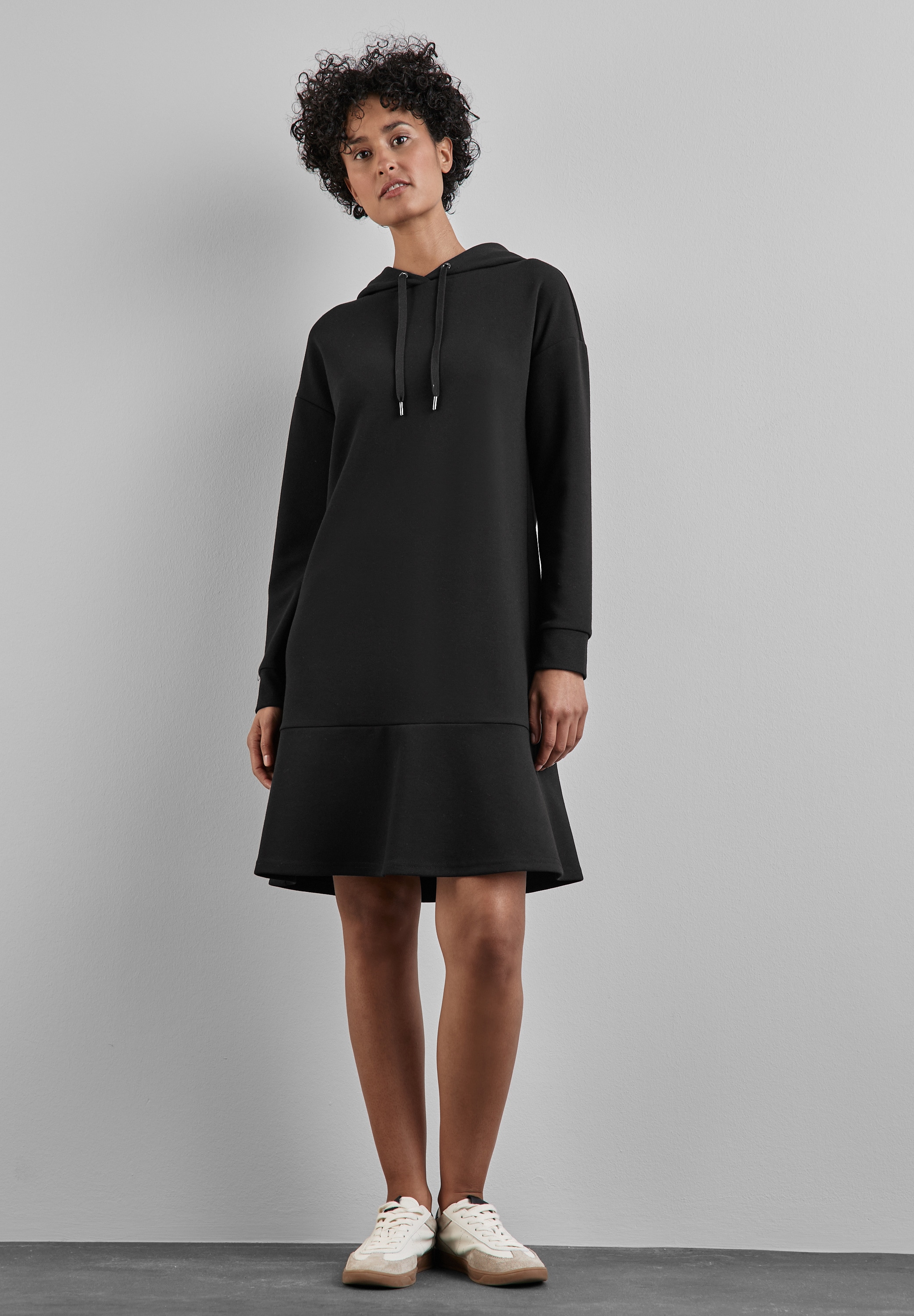 Sweatkleid STREET ONE, Damen, Gr. 40, EURO-Größen, schwarz, Stoff, 68% Polyester, 28% Viskose, 4% Elasthan, unifarben, gerade knieumspielend, ohne Ausschnitt, Bündchen, Kleider, mit Kapuze Image
