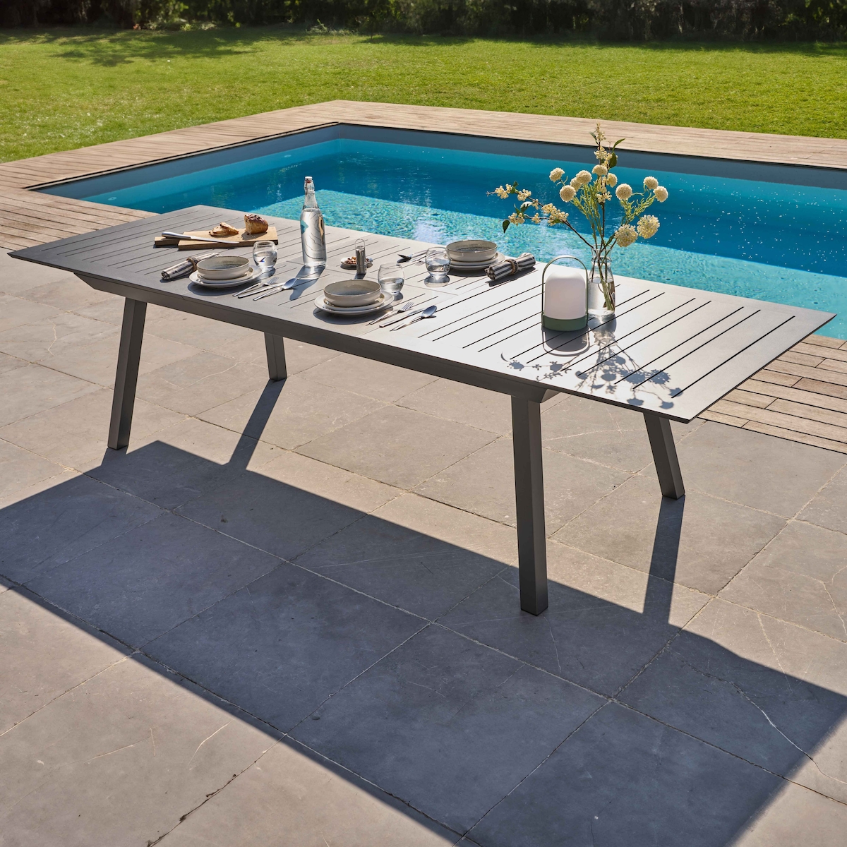 Oviala Business Ausziehbarer Gartentisch aus grauem Aluminium Image