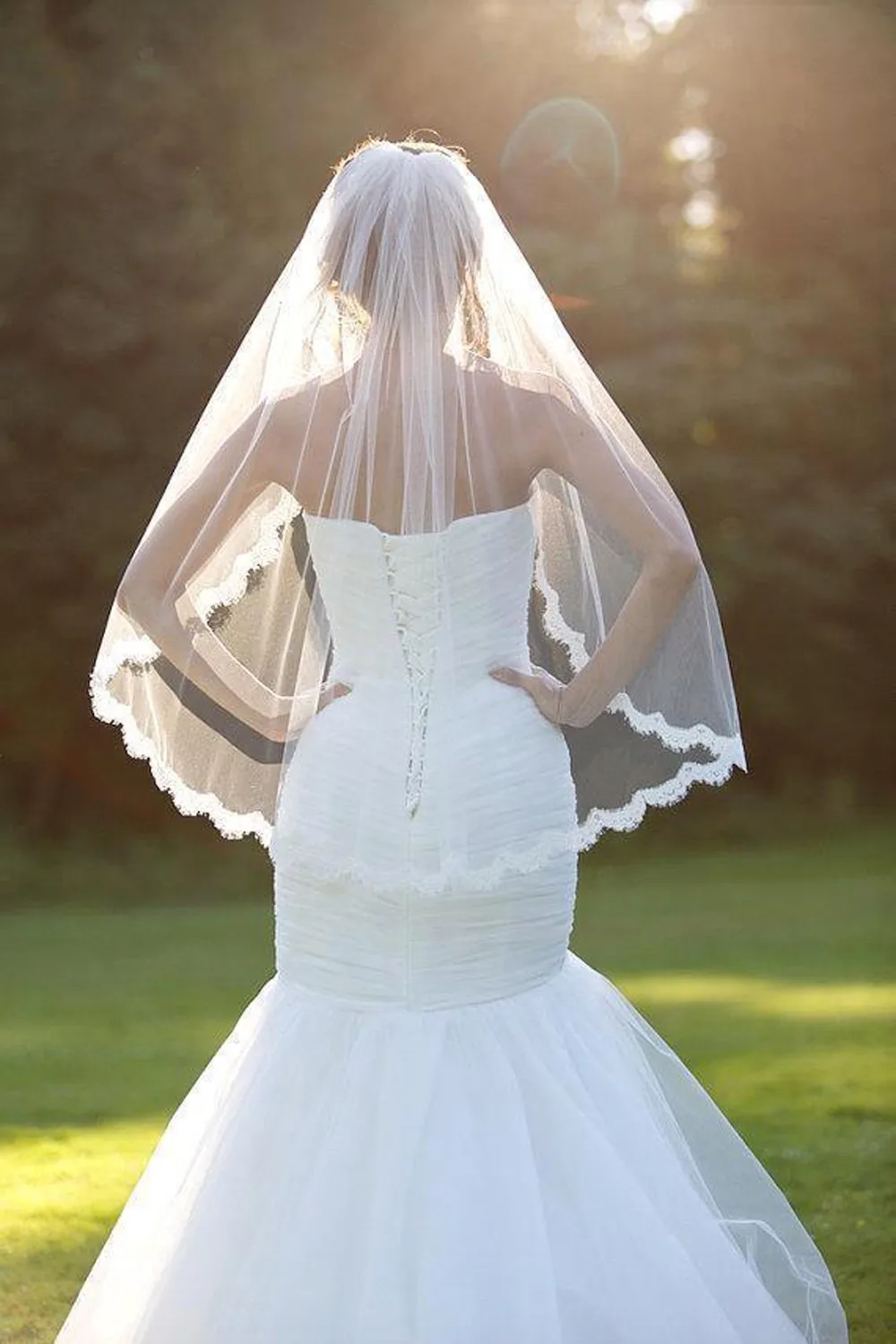 Modischer kurzer Tüll-Hochzeitsschleier mit Kamm, weißes Elfenbein, Hochzeitsaccessoires, eine Schicht, Tüll-Brautschleier, elegant, elegant, elegant