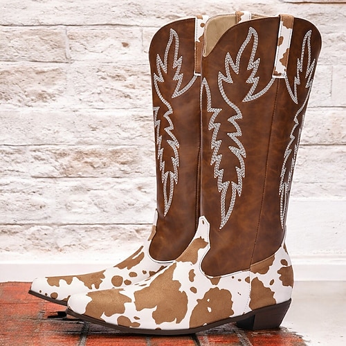 braun-weiße Western-Cowboystiefel mit Kuhfellmuster für Herren – besticktes Design aus Kunstleder, perfekt für Rodeos, Freizeitkleidung und Country-Mode Image