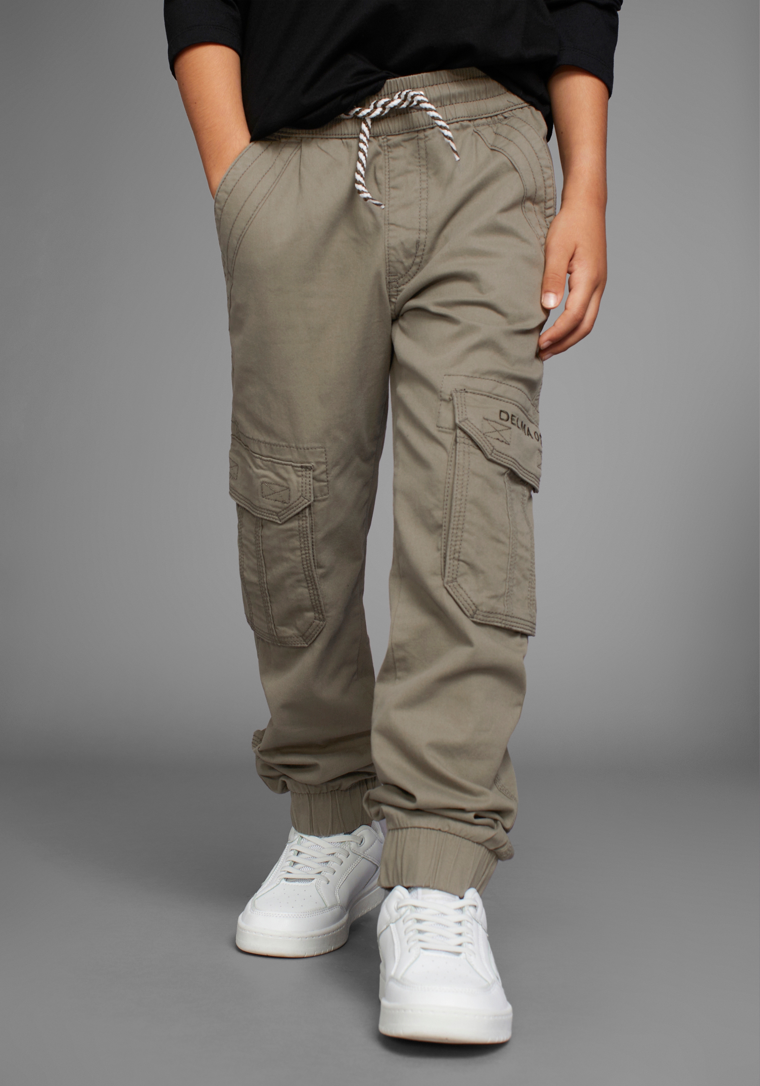 Cargohose DELMAO "in bequemer Schlupfform", Jungen, Gr. 164, N-Gr, grün (olivegrün), Web, Obermaterial: 98% Baumwolle, 2% Elasthan, Basic, lang, Hosen, mit Logo-Stickerei, Topseller Image