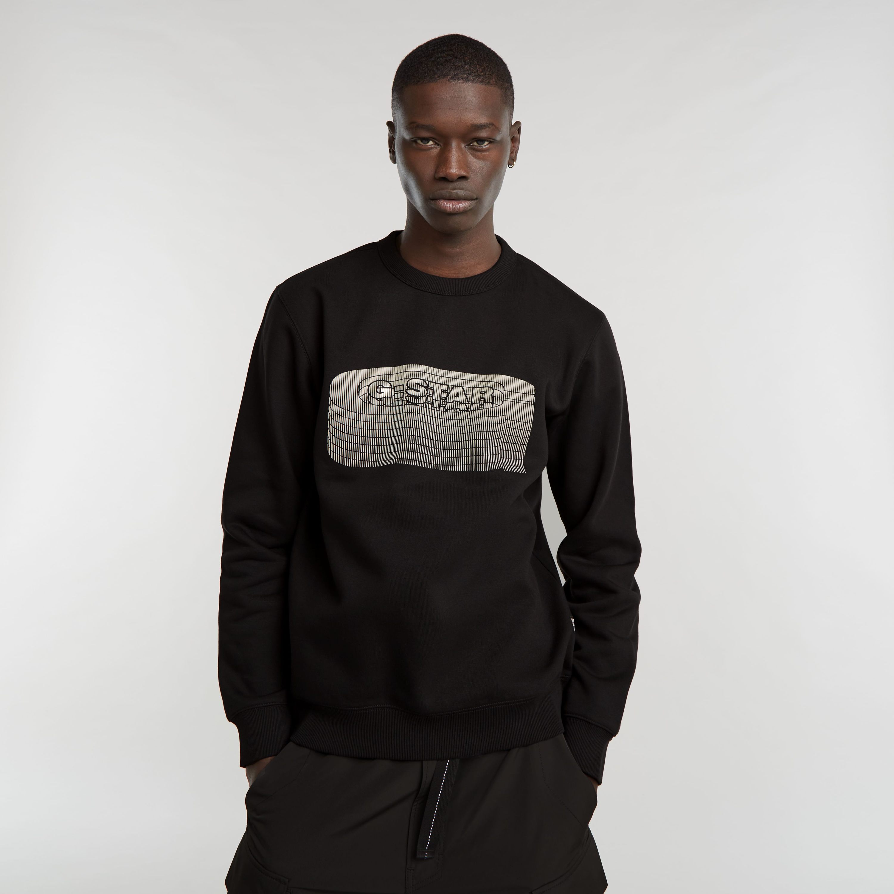 Sweatshirt G-STAR "Stacked Old Skool Logo R", Herren, Gr. M, schwarz (dk schwarz), Sweatware, Obermaterial: 58% Baumwolle, 42% Polyester, bedruckt, regular fit, Rundhals, Rippbündchen, Sweatshirts Image