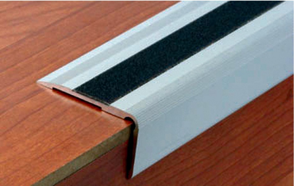 Nez de marche 3T 55 x 32 mm percé L 3 m DINAC 624110