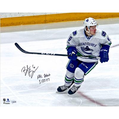 Signiertes NHL-Debüt-Eiskunstlauffoto von Brock Boeser von den Vancouver Canucks, 16 x 20 Zoll, mit der Aufschrift „NHL Debut 3/25/17“ Image