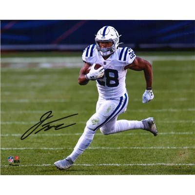 Jonathan Taylor, Indianapolis Colts, signiertes Lauffoto, 20,3 x 25,4 cm, weißes Trikot Image