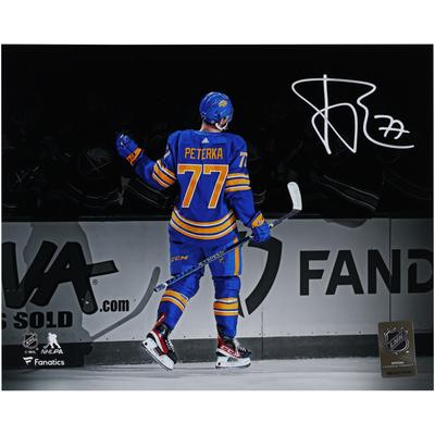 Von JJ Peterka signiertes Foto der Buffalo Sabres zur Feier des 1. NHL-Tors (20,3 x 25,4 cm) Image