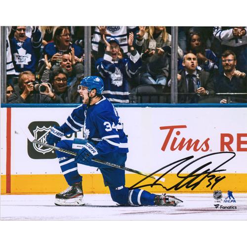 Von Auston Matthews signiertes Foto der Toronto Maple Leafs mit Torjubel im blauen Trikot (20,3 x 25,4 cm)